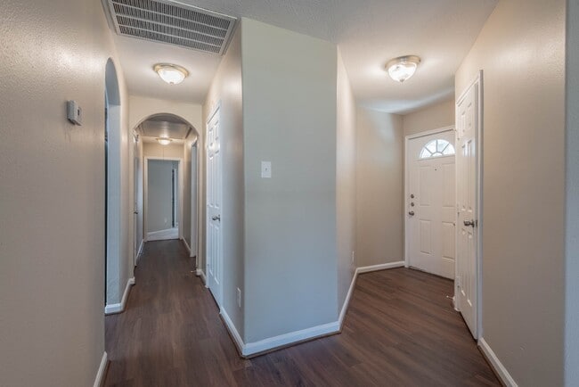 Building Photo - 10233 Azalea Village Dr