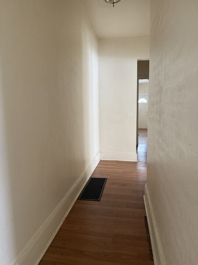 Building Photo - 543 Grafton Ave