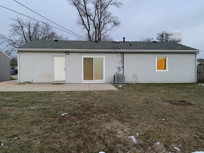Building Photo - 624 Belmont Dr