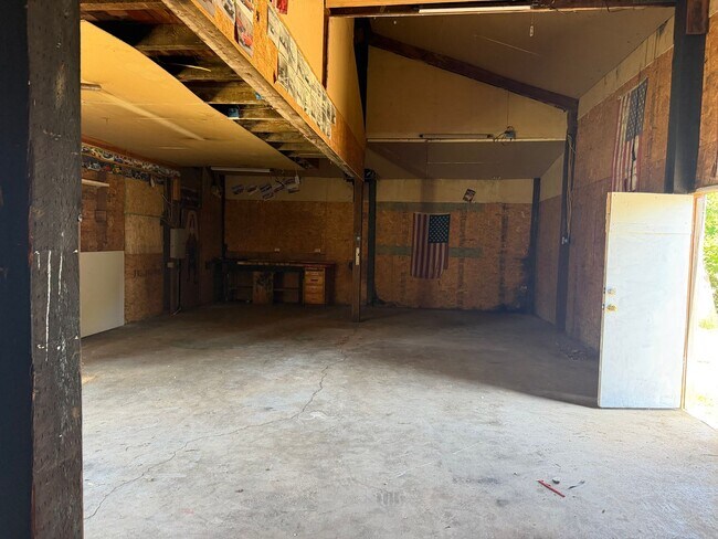 Building Photo - 1135 Laurel Ave