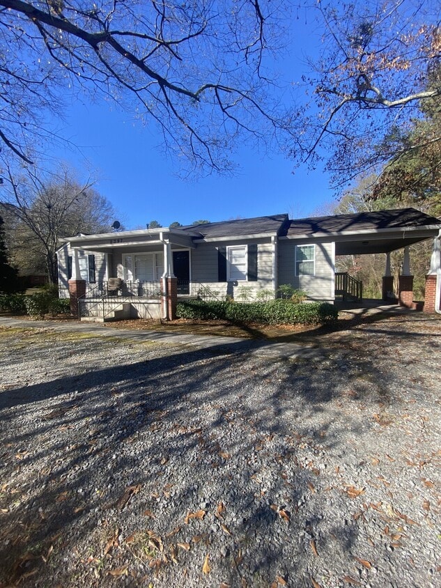2397 Sandy Plains Rd, Marietta, GA 30066 House Rental in Marietta, GA