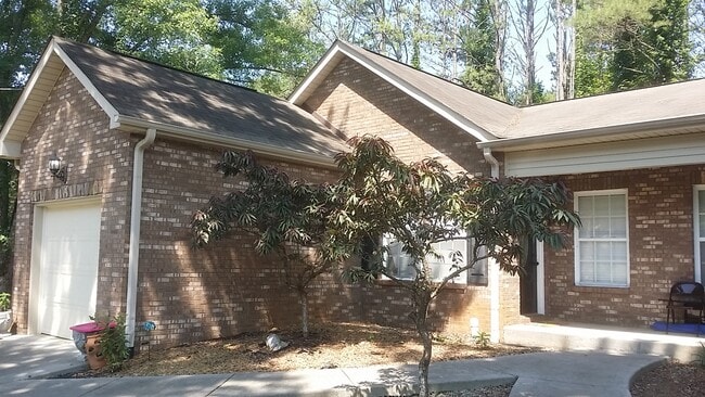 Building Photo - 19301 Martel Rd