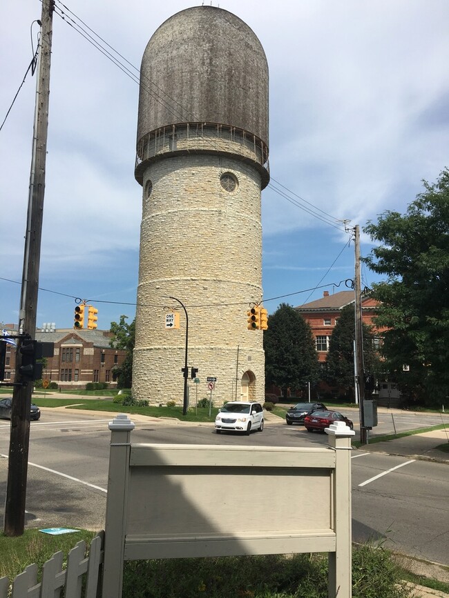 Building Photo - 234 N Summit St