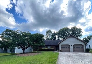 Building Photo - 4630 Hampton Square Dr