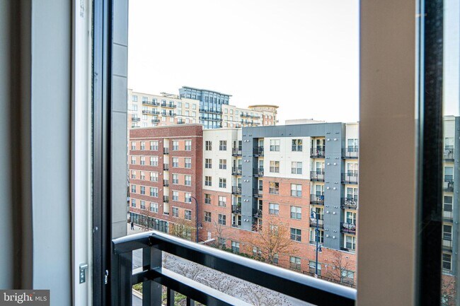 Building Photo - 145 Riverhaven Dr