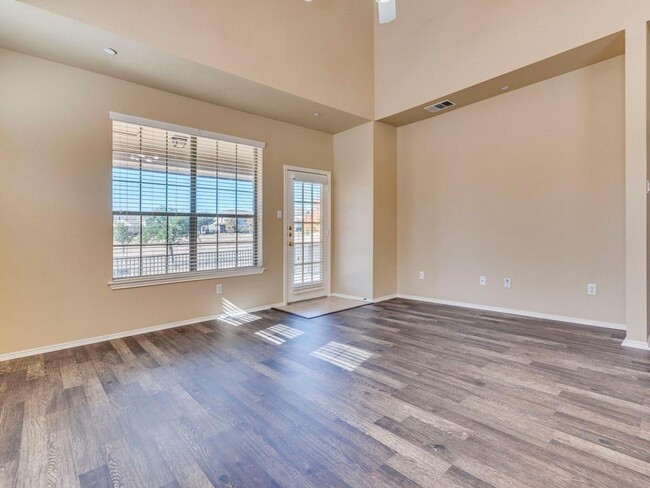 Building Photo - 9201 Brodie Ln
