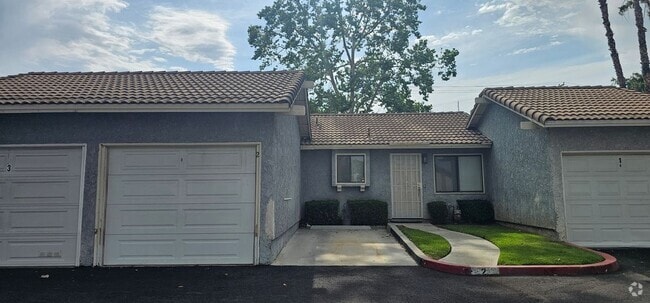 Building Photo - 9505 Arlington Ave
