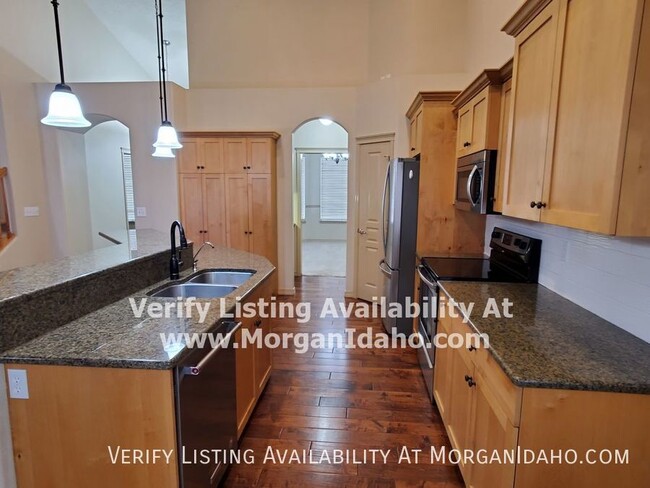 Building Photo - 2330 W Trestle Dr