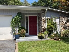 Building Photo - 110 Aurora Dr