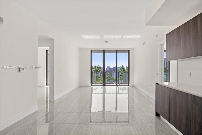 Foto del edificio - 2960 NE 207th St