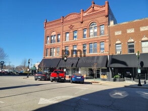 Building Photo - 601 Monroe Ave