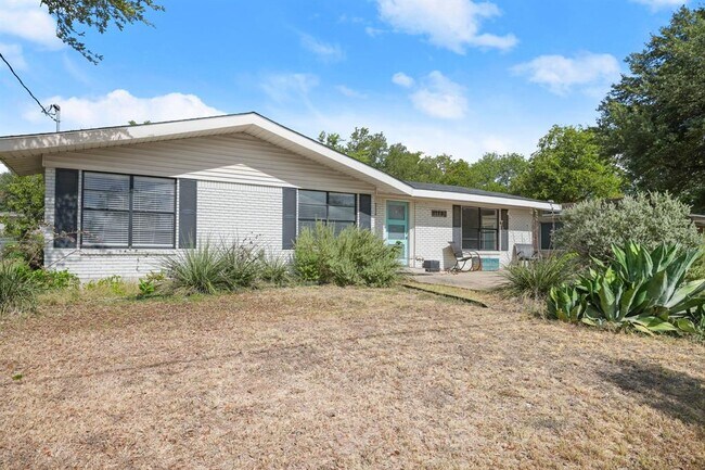 Foto del edificio - 11702 Oak Trail
