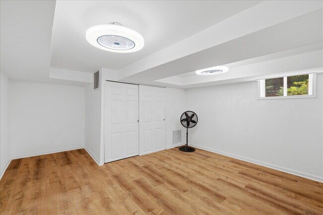 Foto del edificio - Charming Split-Level Home in the Heart of Alexandria