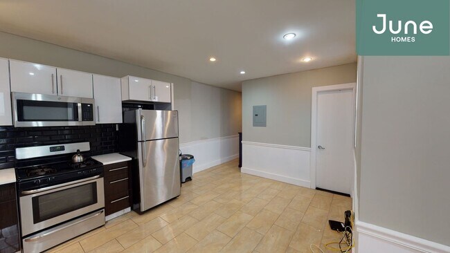 Building Photo - ROOM ONLY in 6-bed/2.0-bath Home