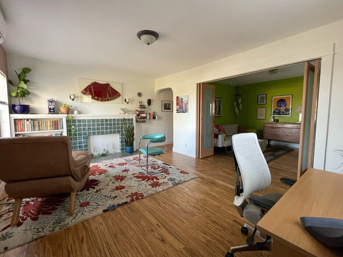 1143 S Muirfield Rd Unit 1143, Los Angeles, CA 90019 Apartments in