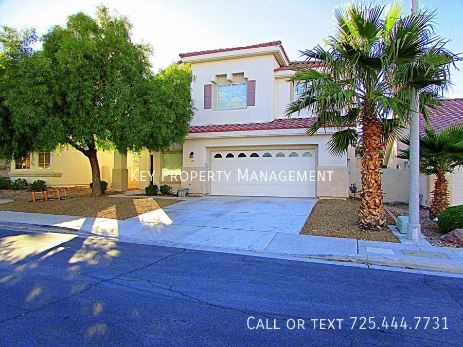 Foto principal - UPGRADED 4 BEDROOM 2.5 BATH HOUSE W/ DEN I...