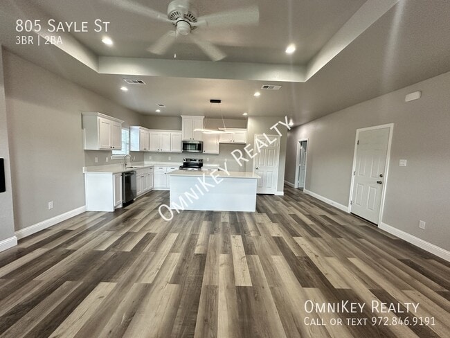 Building Photo - 805 Sayle St
