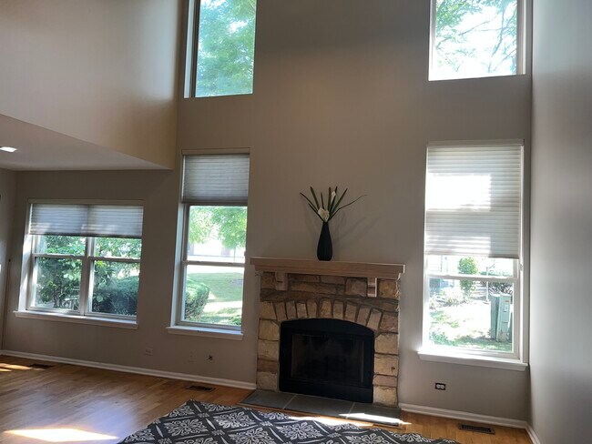 Foto del edificio - 1560 E Chivalry Ct