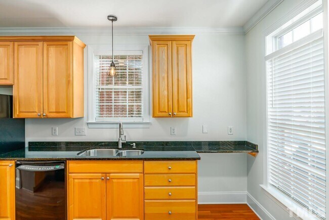 Building Photo - 635 Highpark Ln