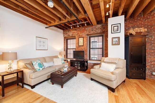 Building Photo - 101 Broad St