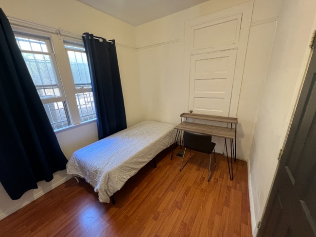 Photo - 934 S Lake St Apartment