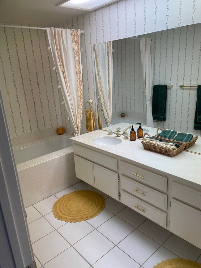 Foto del edificio - 45 Pebble Beach Dr