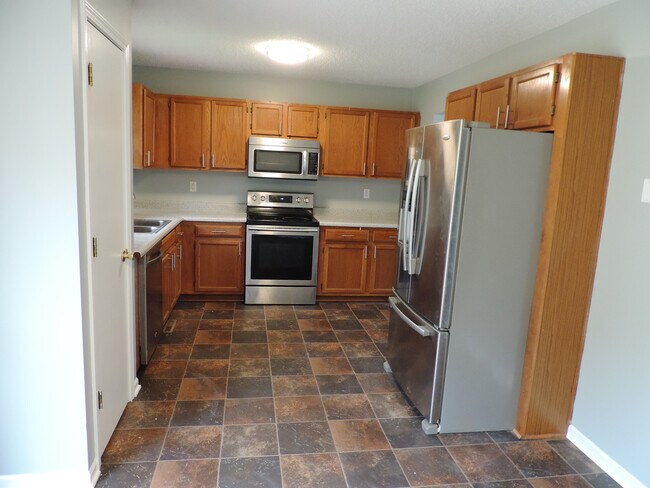 Building Photo - A Spacious 3 Bedroom Home in a Great Locat...