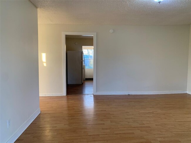 Building Photo - 1411 Bess Rd