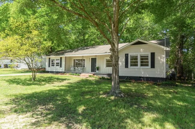 Foto del edificio - 807 Crestview Dr