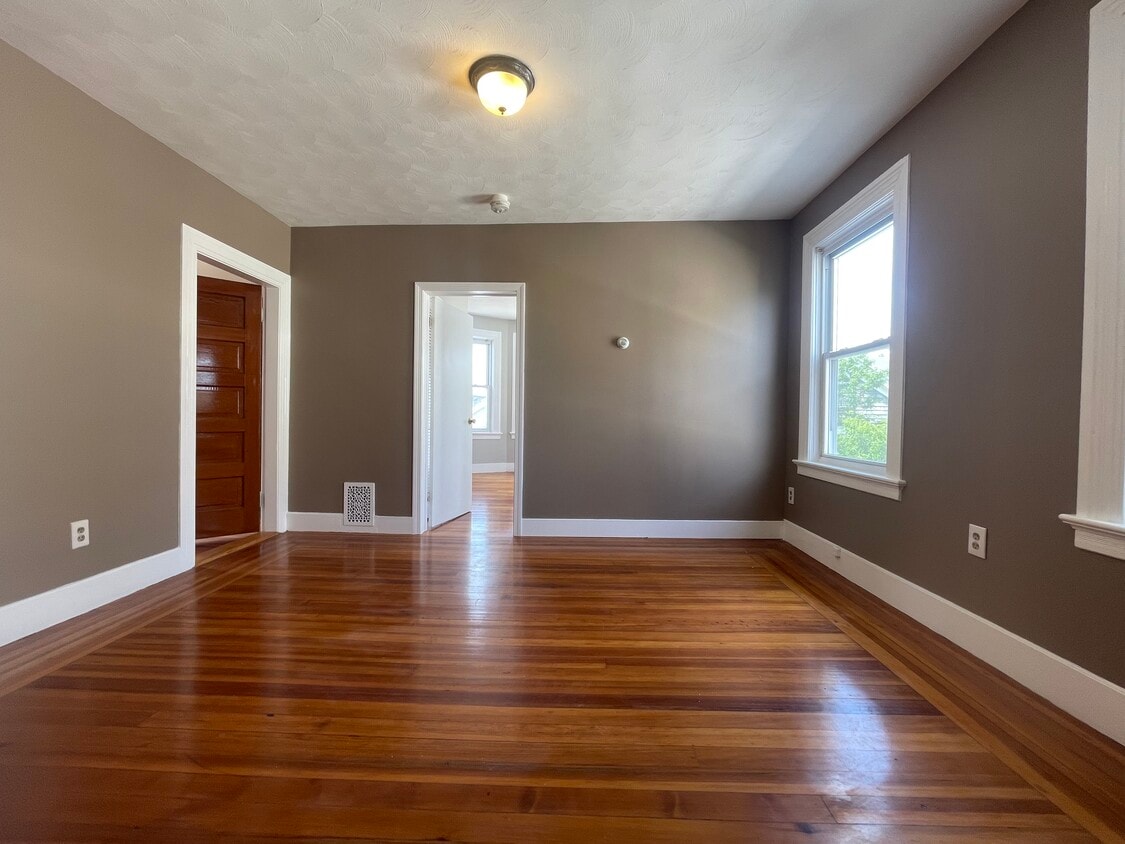Dinning & Living Room - 39 Armstrong Ave