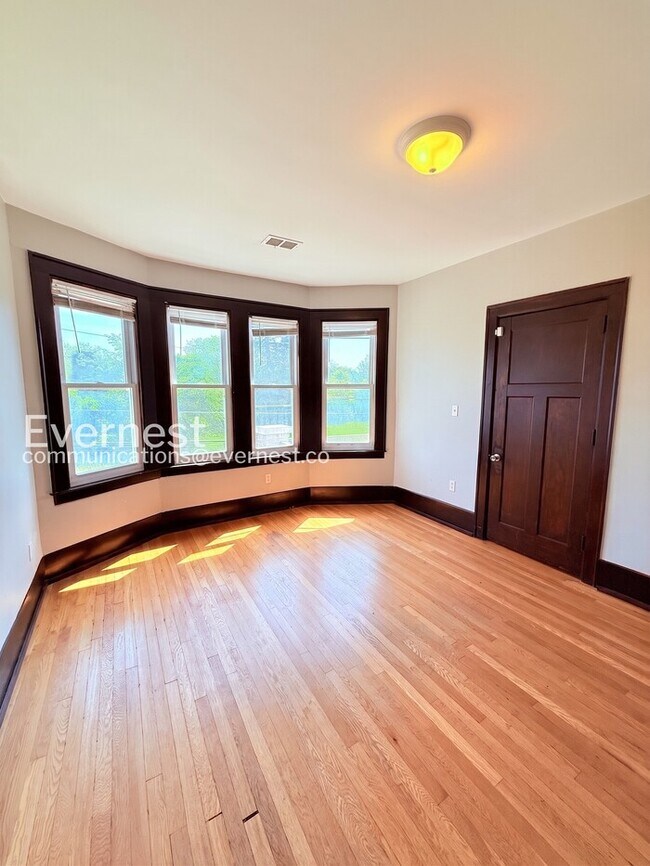 Foto del edificio - 9429 Brush St