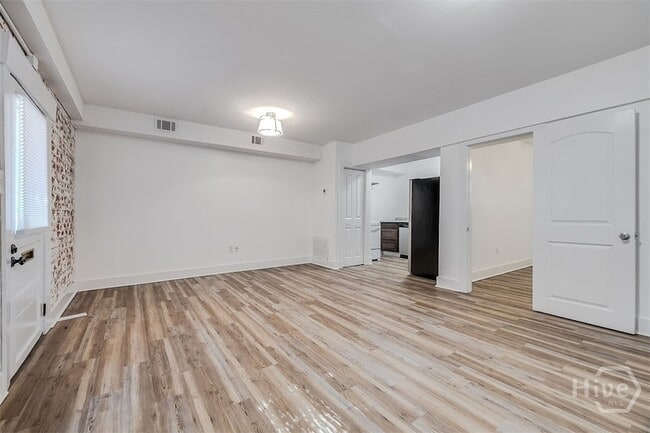 Building Photo - 512 E Liberty