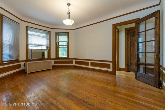 Building Photo - 2200 W Granville Ave