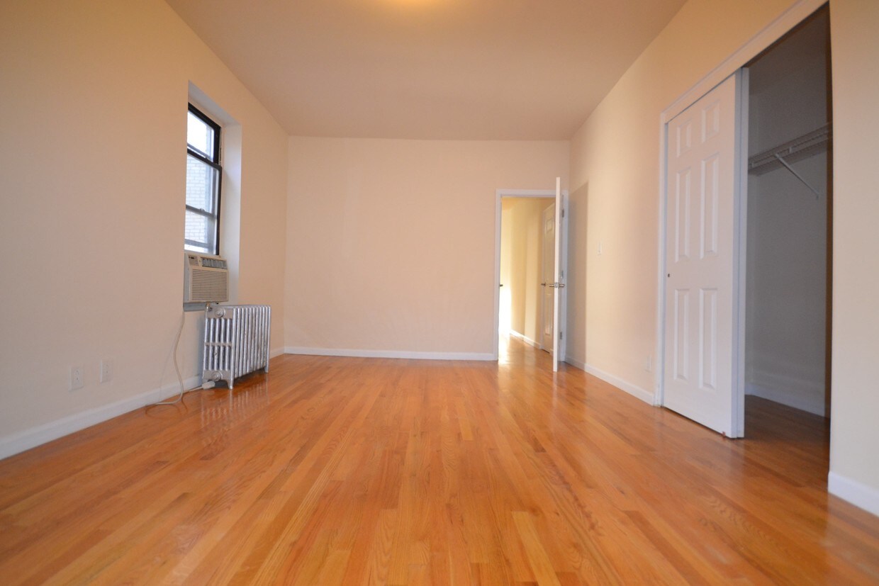 Primary Photo - 118-65 Metropolitan Ave