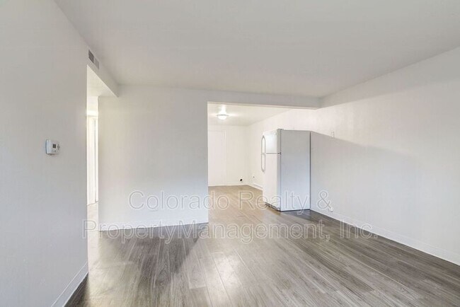 Foto del edificio - 5365 W 3rd Pl