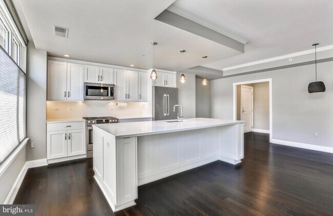 Foto del edificio - 4915 Hampden Ln