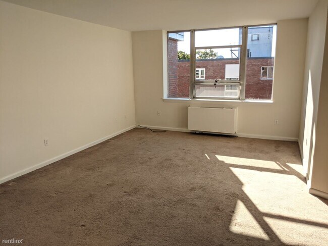 Foto del edificio - 20 Hammond Pond Pkwy