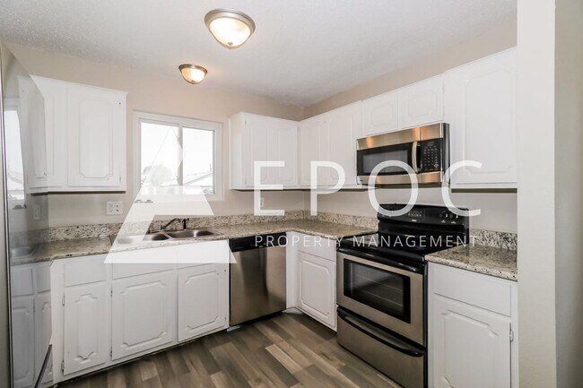 Foto del edificio - 2208 Creekwood Dr