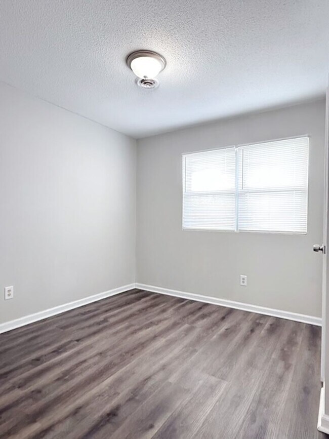 Building Photo - 309 Ingram St