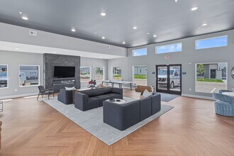 Building Photo - Callaway at Holland Pointe