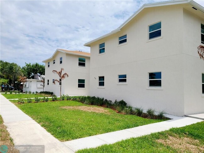 Building Photo - 2326 Taft St