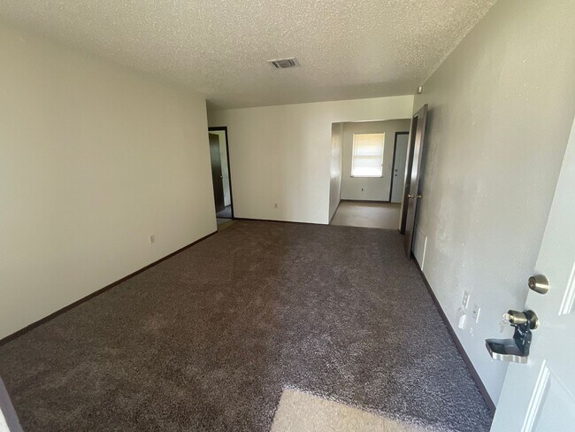 Foto del edificio - 3 bedroom 1 1/2 bath