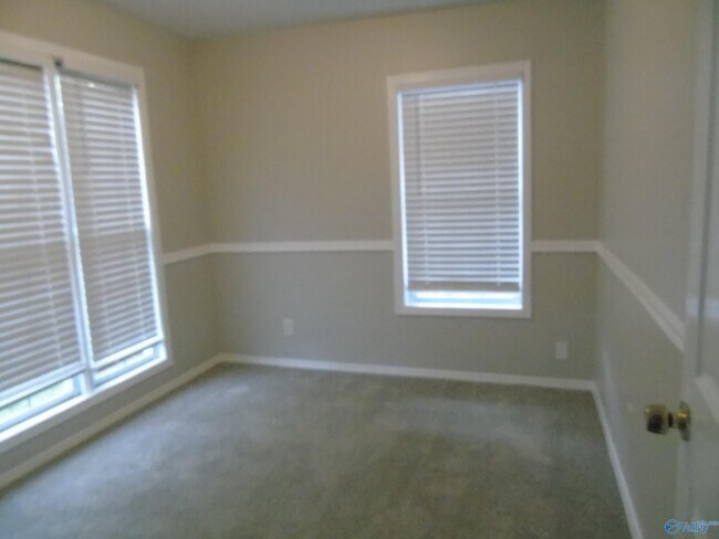Foto del edificio - 1031 Halsey Ave NE