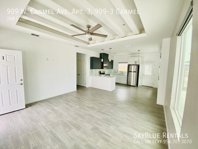 Foto del edificio - 909 W Carmel Ave