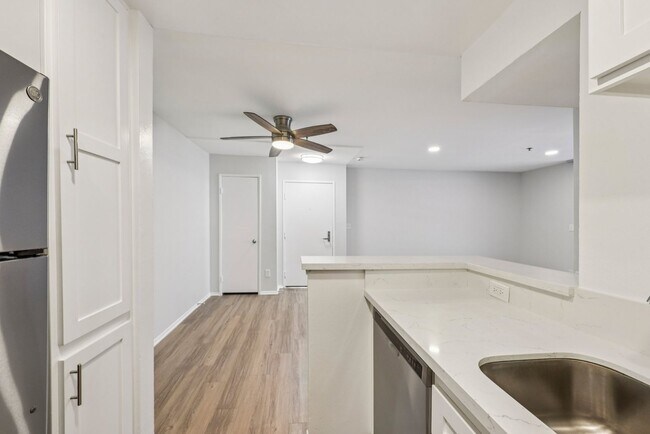 Foto del interior - 310 South Virgil Ave