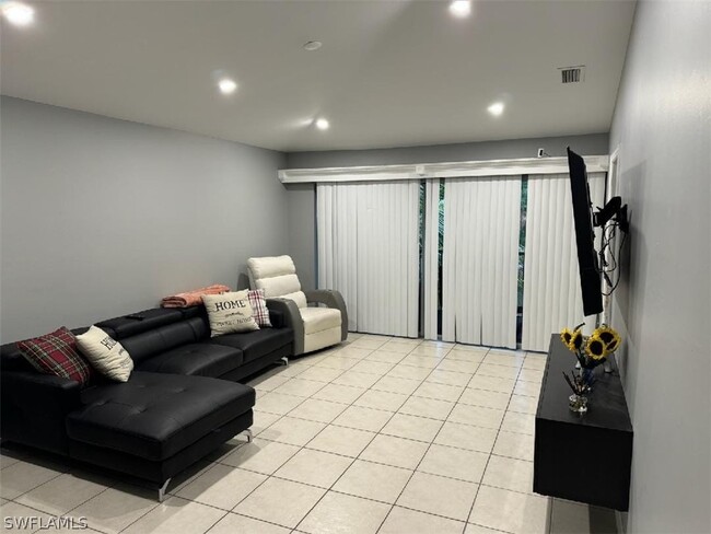 Foto del edificio - 5470 16th Pl SW