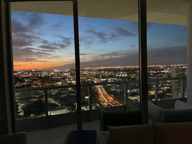 Foto del edificio - 900 Biscayne Blvd