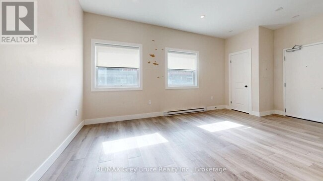 Building Photo - 39 1st Ave S