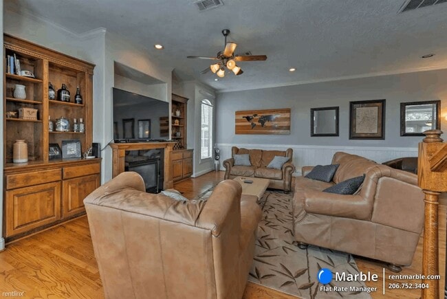 Building Photo - 3 br, 3.5 bath Townhome - 5204 Nett St Unit A