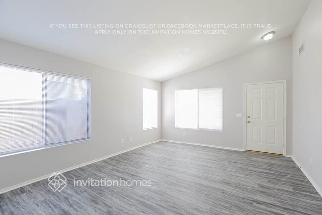 Building Photo - 900 E Jasper Dr